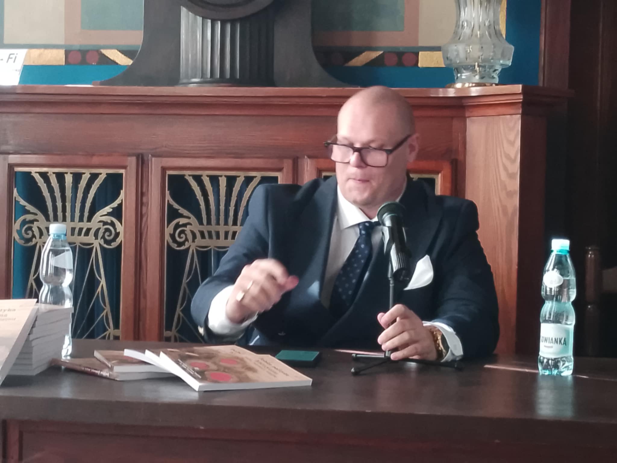 ca23d264-a8c2-4ccd-a1cc-53346bad5963